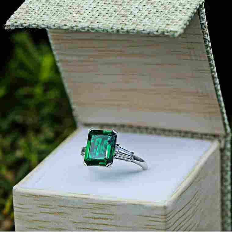 Emerald Studded Solitaire Wedding Ring